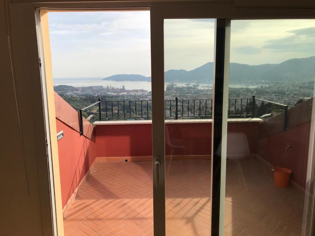 La Casa Con Vista Di Emma Daire Vezzano Ligure Dış mekan fotoğraf